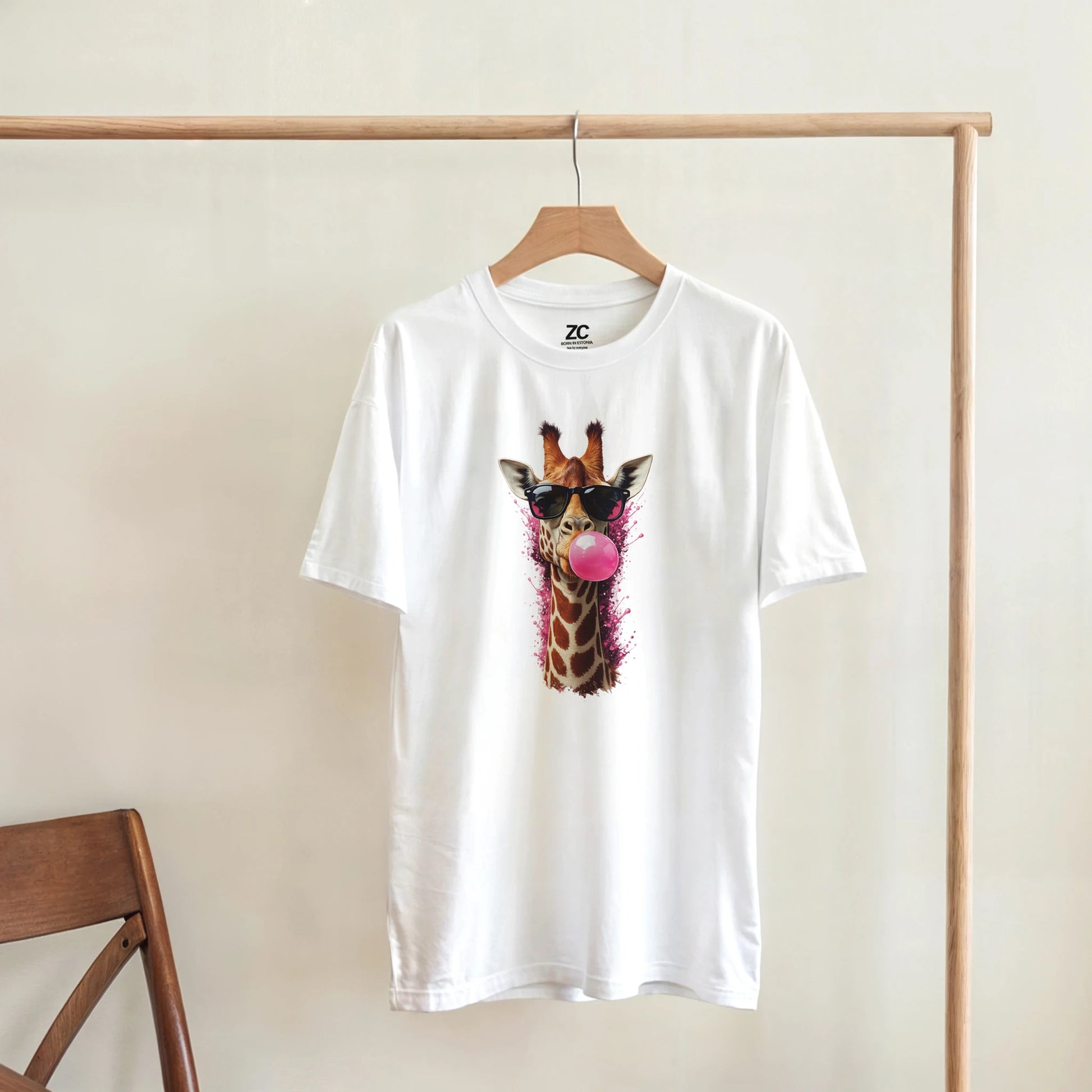 Giraffe Bubblegum T-Shirt (Heavyweight Unisex)